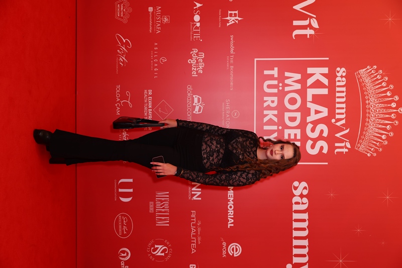 Sammyvit Klass Model Türkiye 2025 :  Ünlü �simler K�rm�z� Hal� ��kl���yla Oscar Gecesini Aratmad�